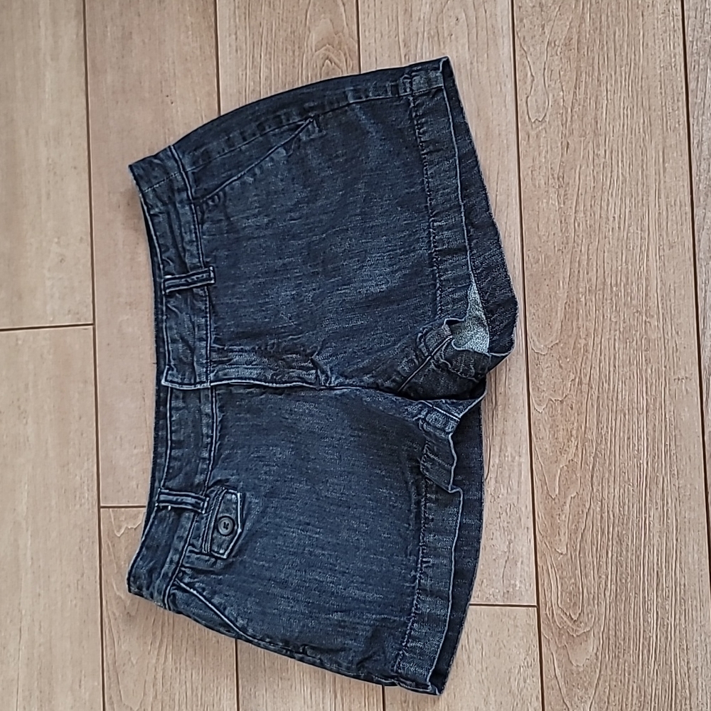 LOFT by Ann Taylor dark wash Jean shorts size 2